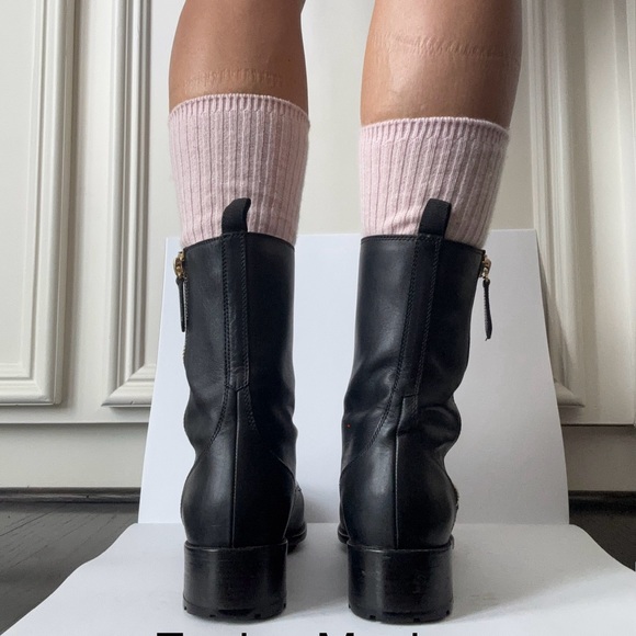 Valentino ankle boot in soft leather with ruffle detail. Size 39.5. - Picture 2 of 11